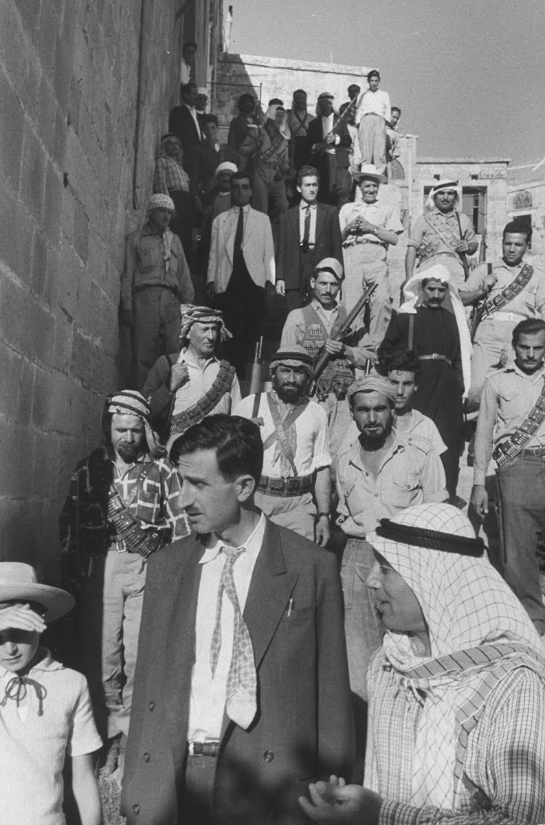 نضال يتفقد حال البلاد والعباد في القصيعة خريف عام 1971